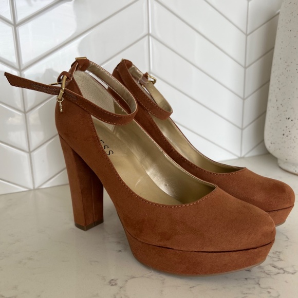 Shoes - Picture 4 of 7